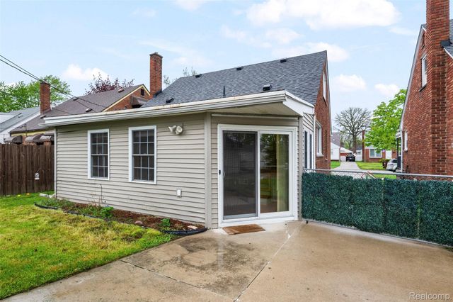 13321 Rosedale Street, Southgate, MI 48195