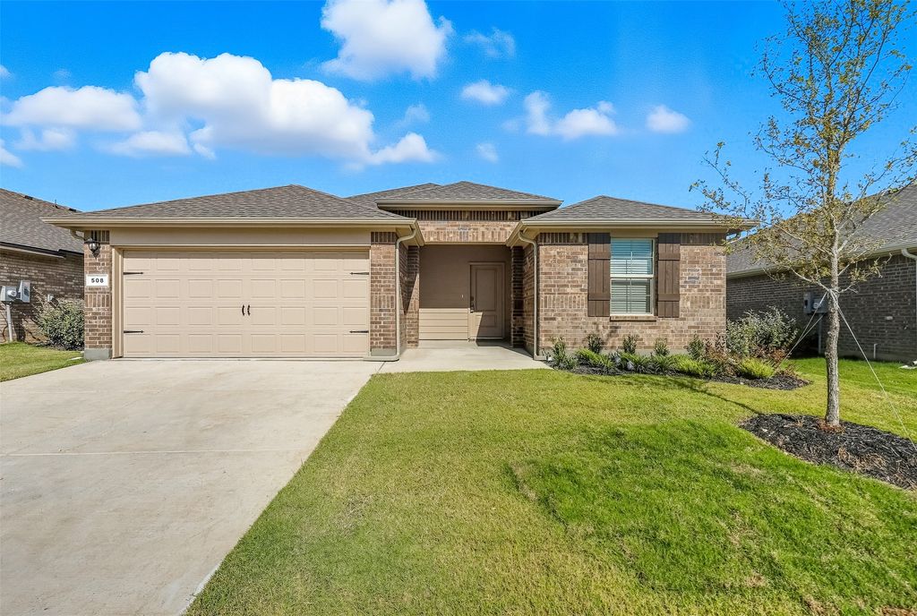 508 Crestridge Drive N, Cleburne, TX 76033