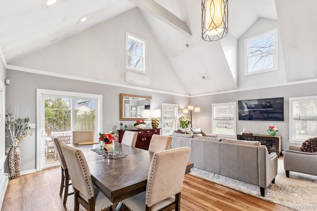 79 E Tiana Road, Hampton Bays, NY 11946