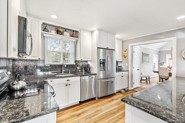 79 E Tiana Road, Hampton Bays, NY 11946