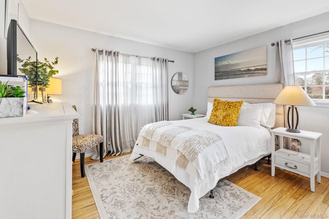 79 E Tiana Road, Hampton Bays, NY 11946