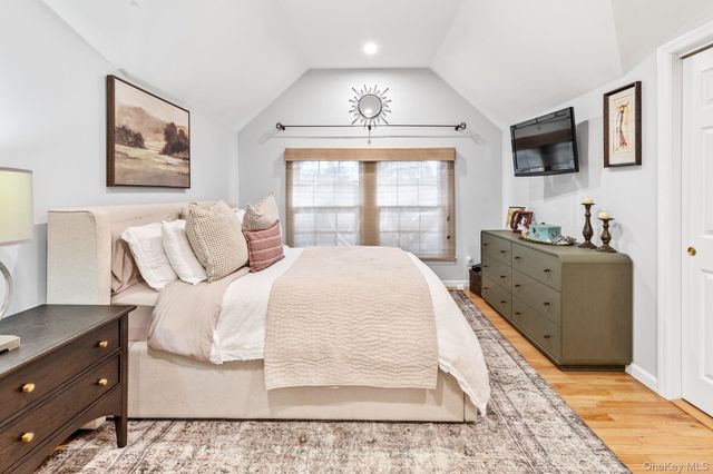 79 E Tiana Road, Hampton Bays, NY 11946