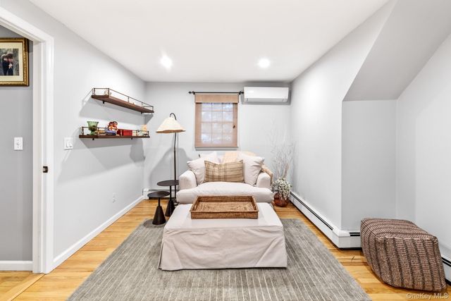 79 E Tiana Road, Hampton Bays, NY 11946