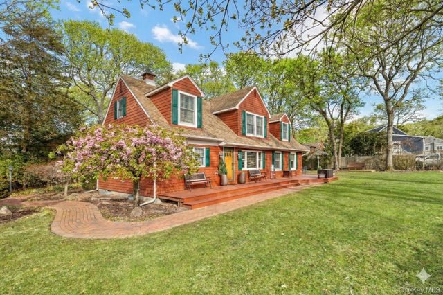 79 E Tiana Road, Hampton Bays, NY 11946