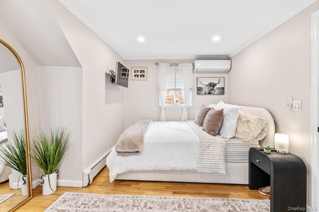 79 E Tiana Road, Hampton Bays, NY 11946