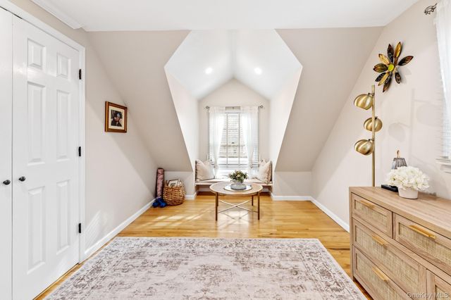 79 E Tiana Road, Hampton Bays, NY 11946