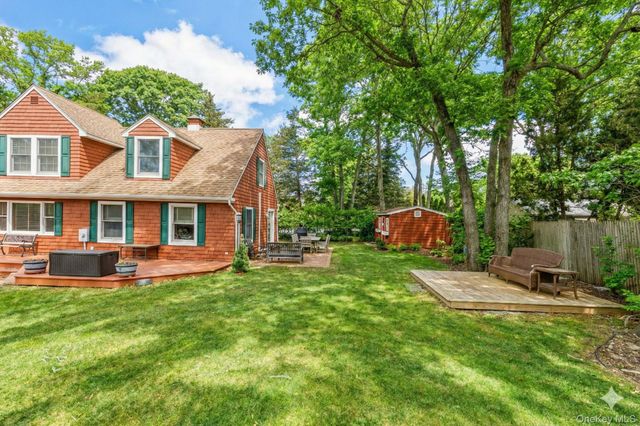 79 E Tiana Road, Hampton Bays, NY 11946