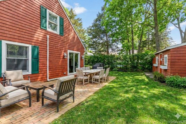 79 E Tiana Road, Hampton Bays, NY 11946