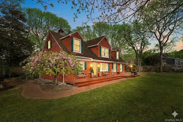 79 E Tiana Road, Hampton Bays, NY 11946