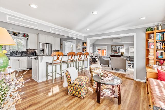 79 E Tiana Road, Hampton Bays, NY 11946