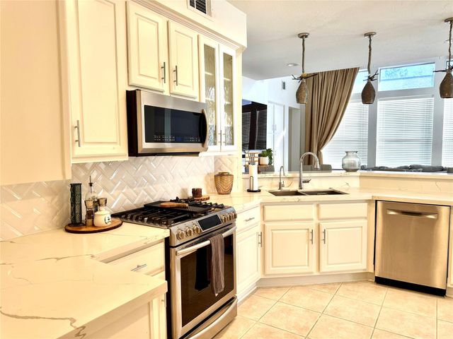 9515 Laurel Creek Court, Houston, TX 77040