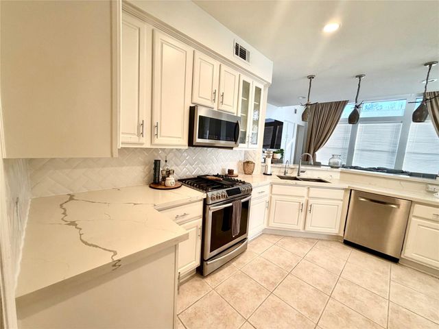 9515 Laurel Creek Court, Houston, TX 77040