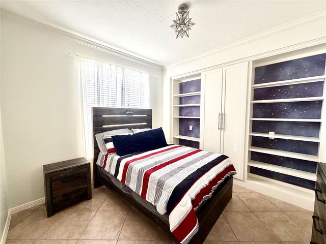 9515 Laurel Creek Court, Houston, TX 77040