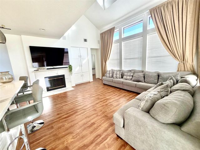 9515 Laurel Creek Court, Houston, TX 77040