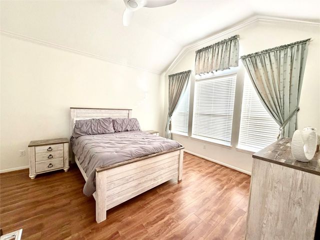 9515 Laurel Creek Court, Houston, TX 77040