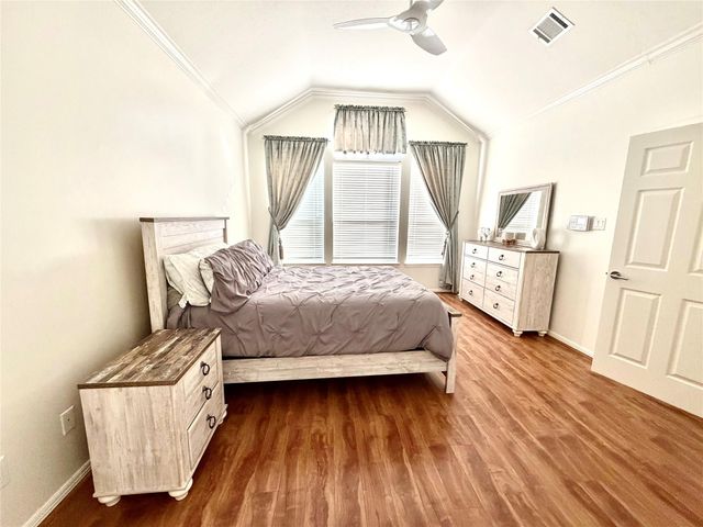 9515 Laurel Creek Court, Houston, TX 77040