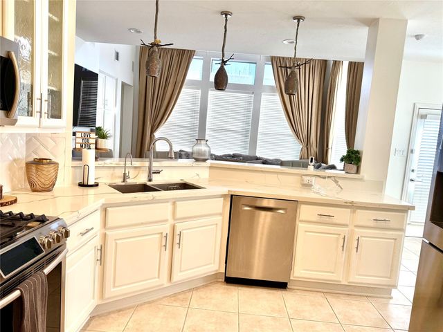 9515 Laurel Creek Court, Houston, TX 77040