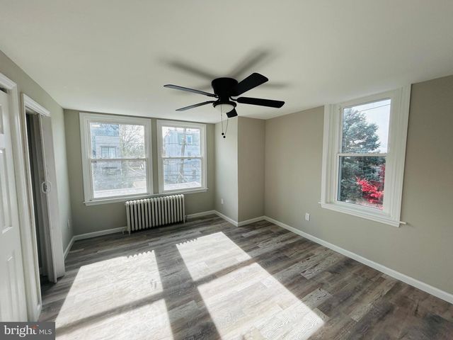 326 FOUNTAIN ST, Philadelphia, PA 19128