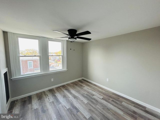 326 FOUNTAIN ST, Philadelphia, PA 19128