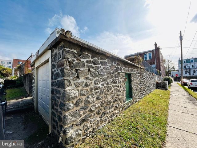 326 FOUNTAIN ST, Philadelphia, PA 19128