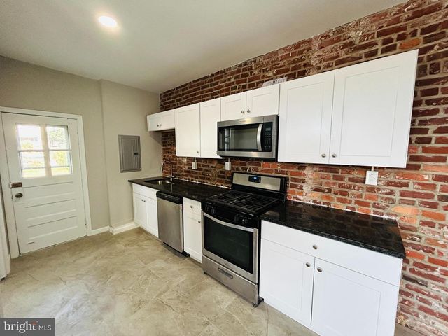 326 FOUNTAIN ST, Philadelphia, PA 19128