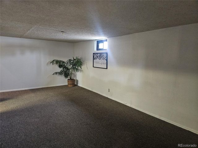 2128 Oakwood Ln, Pueblo, CO 81005