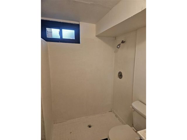 2128 Oakwood Ln, Pueblo, CO 81005