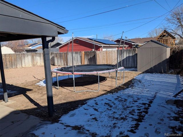 2128 Oakwood Ln, Pueblo, CO 81005