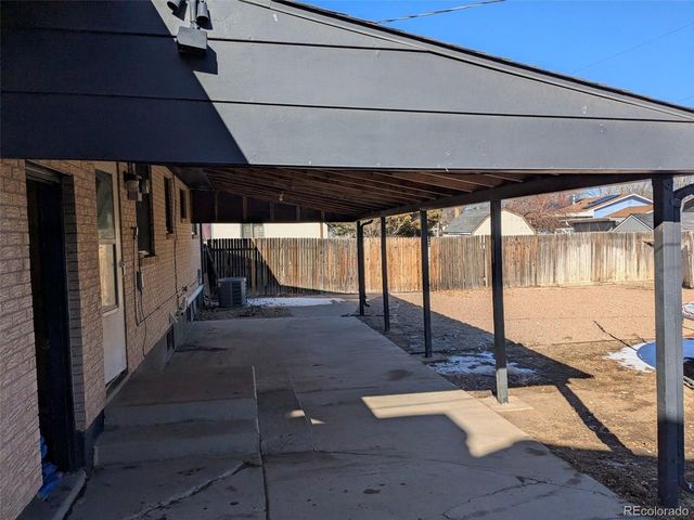 2128 Oakwood Ln, Pueblo, CO 81005