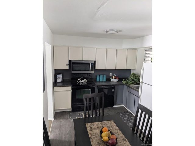 2128 Oakwood Ln, Pueblo, CO 81005