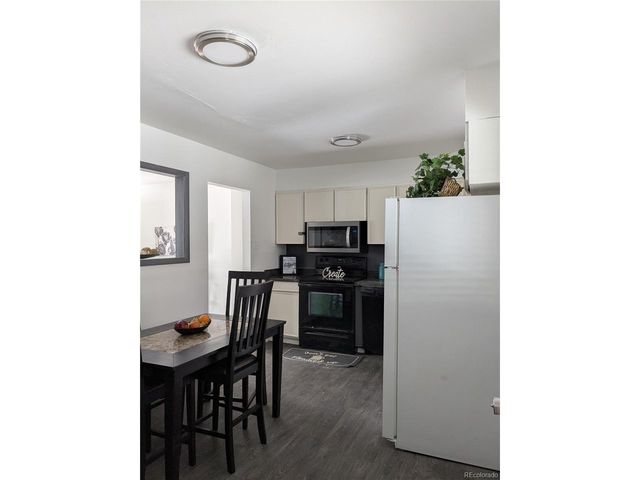 2128 Oakwood Ln, Pueblo, CO 81005