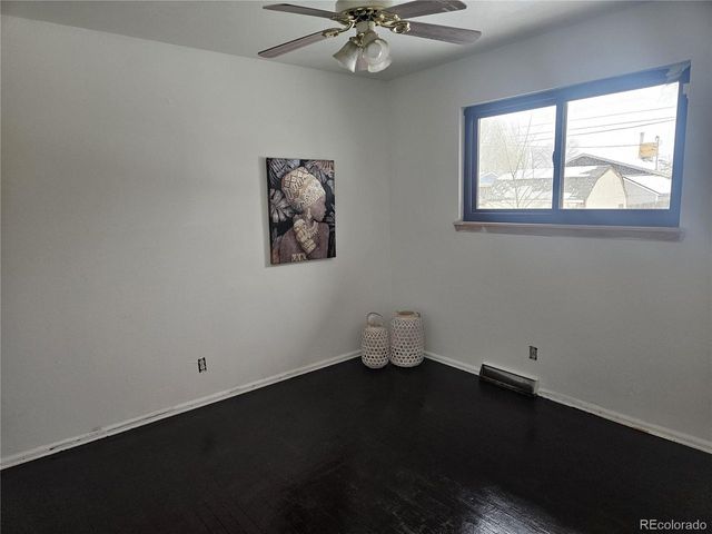 2128 Oakwood Ln, Pueblo, CO 81005