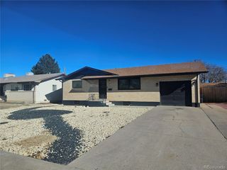 2128 Oakwood Ln, Pueblo, CO 81005