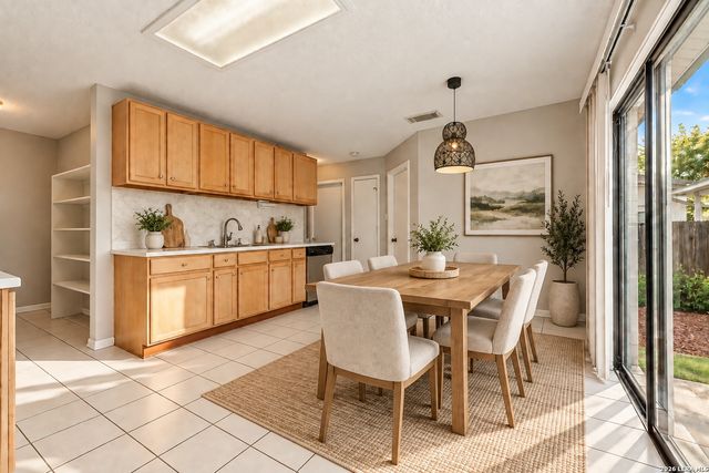 9643 Kashmir Dr, San Antonio, TX 78251