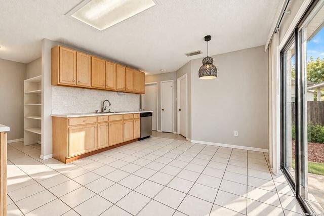 9643 Kashmir Dr, San Antonio, TX 78251