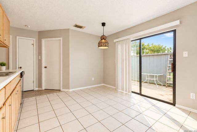 9643 Kashmir Dr, San Antonio, TX 78251
