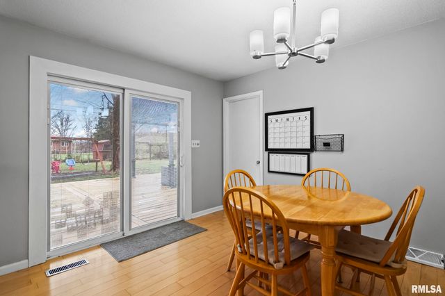 8 Arabian Trail, Springfield, IL 62702