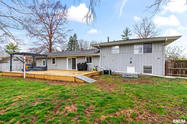 8 Arabian Trail, Springfield, IL 62702