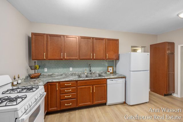 2737 Dane Street, Gowen, MI 49326
