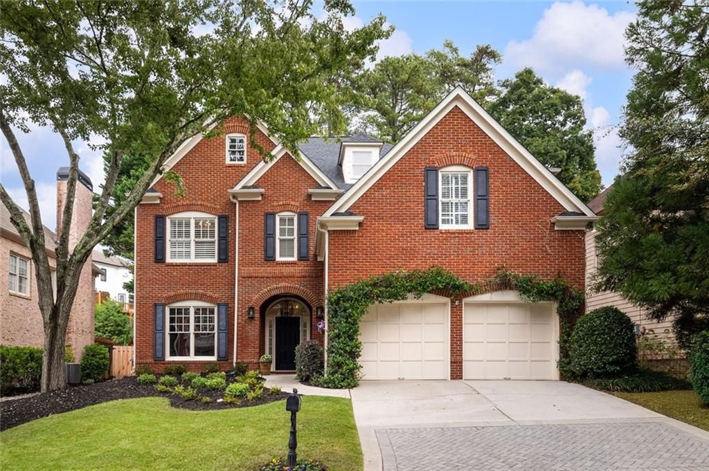 Image 1 of property listing at 3211 Windsor Lake Drive NE, Brookhaven, GA 30319