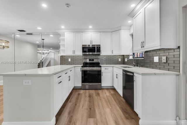 3454 Laurel Oaks Ln, Hollywood, FL 33021