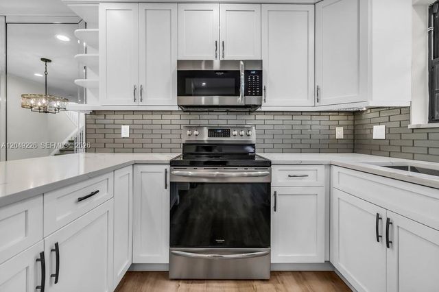 3454 Laurel Oaks Ln, Hollywood, FL 33021