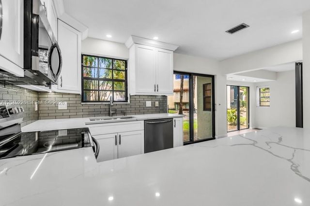 3454 Laurel Oaks Ln, Hollywood, FL 33021