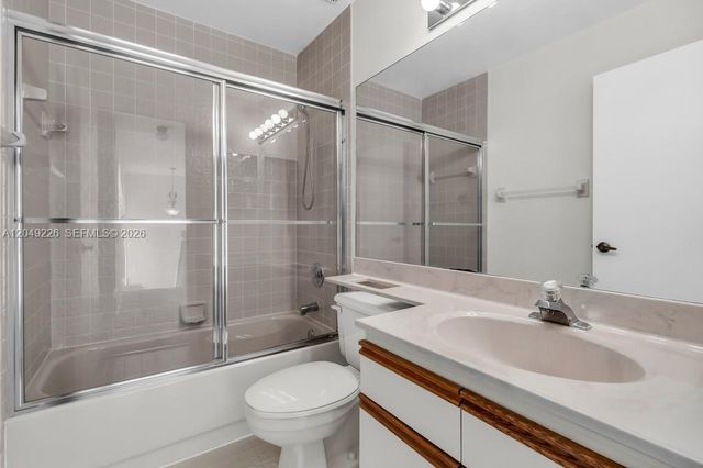 3454 Laurel Oaks Ln, Hollywood, FL 33021