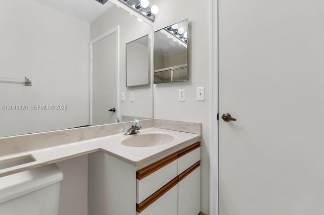 3454 Laurel Oaks Ln, Hollywood, FL 33021