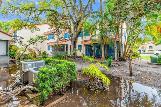 3454 Laurel Oaks Ln, Hollywood, FL 33021