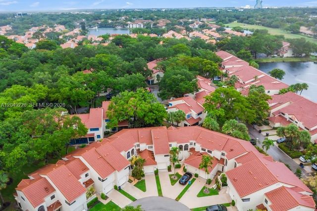3454 Laurel Oaks Ln, Hollywood, FL 33021