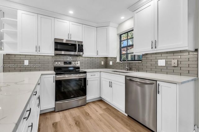 3454 Laurel Oaks Ln, Hollywood, FL 33021