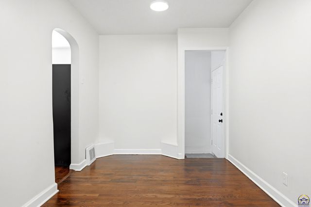 807 SW Anderson TER, Topeka, KS 66606