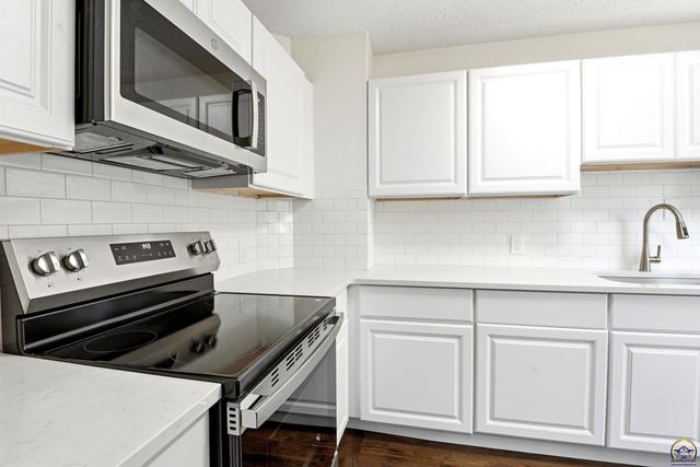 807 SW Anderson TER, Topeka, KS 66606